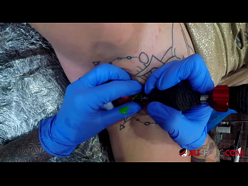 ❤️ tattooed ທີ່ສຸດ Hottie Sully Savage ໄດ້ຮັບ tattoo ສຸດ clitoris ຂອງນາງ ❤️ ພາບລາມົກທີ່ມີຄຸນນະພາບ ທີ່ lo.vbdsm.ru ️❤